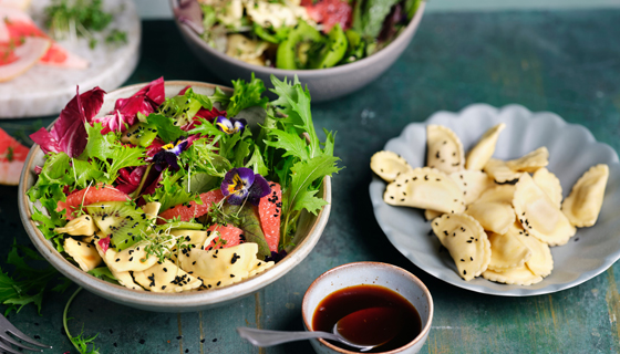 Radicchio Salat mit Grapefruit & Mezzelune (vegan)