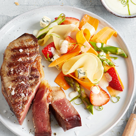 Spring-Salad mit Blue-Cheese und Dry Aged Rumpsteaks