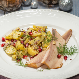 Festlicher Kartoffelsalat mit Räucherforelle