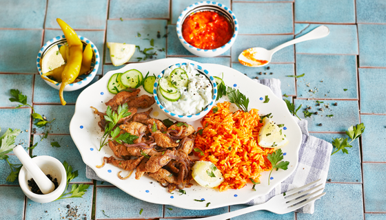 Veggi-Gyros mit Ajvar-Reis und Tzatziki