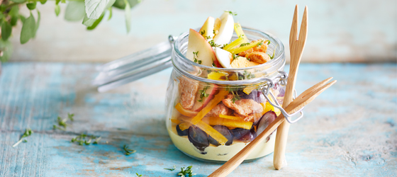 Geflügelsalat mit Curry und Ei