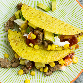 Taco-Shells mit Mett und Avocado