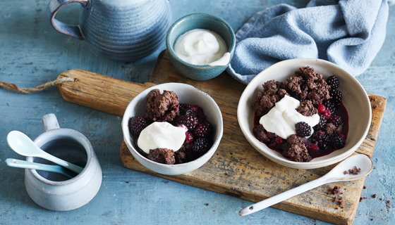 Schoko-Crumble mit Beeren 