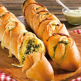 Pesto-Duo- und Käse-Kräuter-Baguette vom Grill