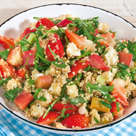 Quinoa-Salat mit Erdbeeren & Rhabarber