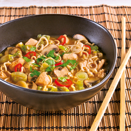 Schnelle Hühnersuppe mit Mie-Nudeln