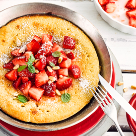 Dutch-Baby mit marinierten Erdbeeren