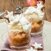 Apfel-Vanilleeis-Dessert mit Zimtsternen