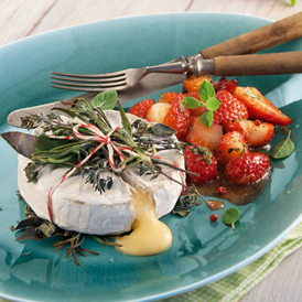 Camembert-Grillpäckchen mit Erdbeer-Salsa