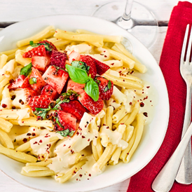 Pasta Quattro Fromaggi mit Erdbeer-Basilikum-Salsa