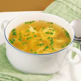 Flädlesuppe mit frischem Schnittlauch