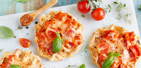 Pizza-Waffeln mit Pesto-Rosso