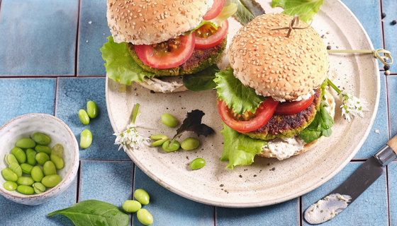 Veganer Burger mit Protein-Patty