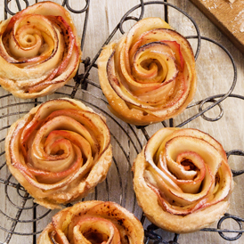 Apfelröschen mit Karamellsauce und Fleur de Sel