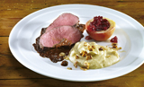 Bild: Hirsch mit Maronen-Kartoffelpüree und Nussbutter