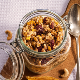 Crunchy-Müsli mit Mango & Cranberries