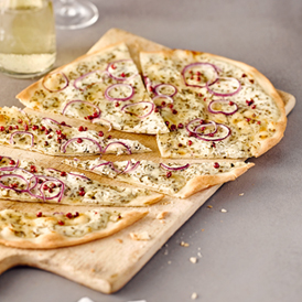 Flammkuchen mit roten Zwiebeln 