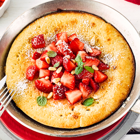 Dutch-Baby mit marinierten Erdbeeren