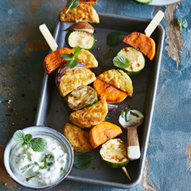 Tempeh-Spieße mit Minz-Dip