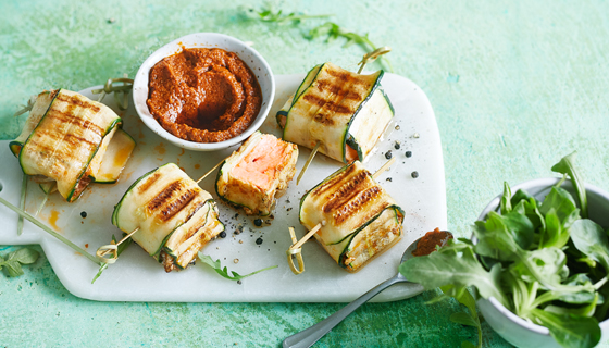 Lachspäckchen mit Zucchini und Pesto