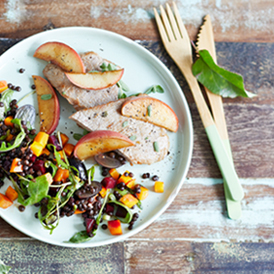 Kalbsschnitzel mit Linsensalat und gebratenen Äpfeln