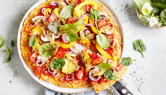 Vegane Pizza mit Gemüseboden