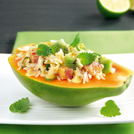 Gefüllte Papaya mit würzigem Reissalat