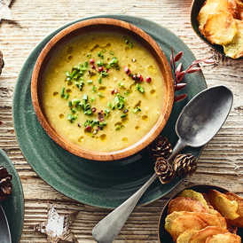 Vegetarische Lauchsuppe mit Trüffelöl & Kartoffelchips