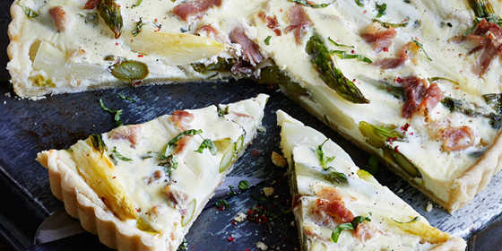 Spargel-Quiche mit Schinken