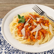 Spaghetti mit Gemüse-Bolognese und Pecorino