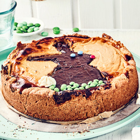 Osterhasen-Käsekuchen mit Zartbittercreme