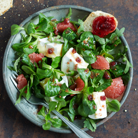 Wintersalat mit Camembert & Preiselbeer-Dressing