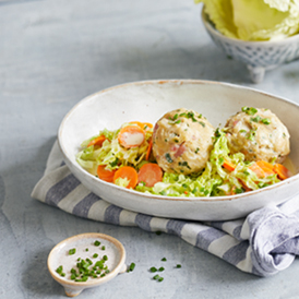 Speckknödel mit Wirsing-Möhrengemüse