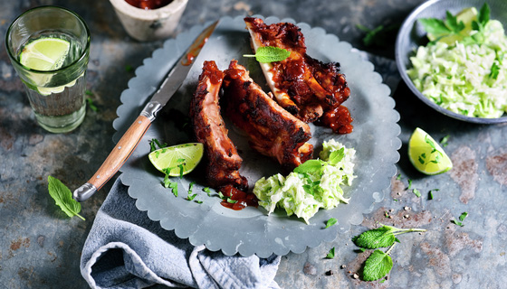 Honig-Rippchen mit Spitzkohlsalat