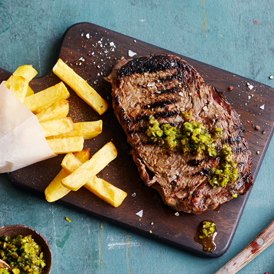 Craft-Beer-Steaks mit Pommes und Pistazien-Dip