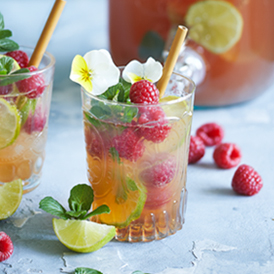 Himbeer-Rhabarber-Sangria mit Limette