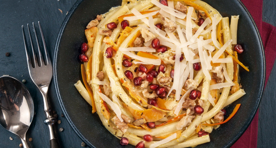 Pasta mit Kürbis, Walnüssen und Granatapfel