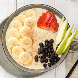 Porridge-Fruit-Bowl mit Haferflocken