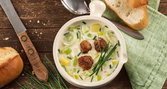 Lauchsuppe mit Hackbällchen