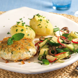 Gurken-Minze-Salat mit Fischbuletten