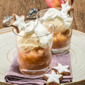 Apfel-Vanilleeis-Dessert mit Zimtsternen