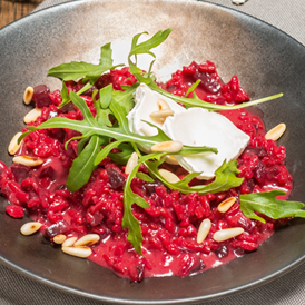 Rote-Bete-Risotto mit Rucola und Ziegenkäse