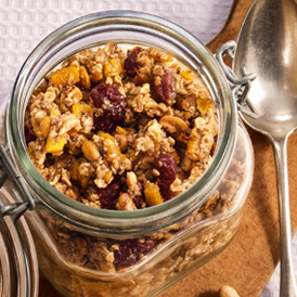 Crunchy-Müsli mit Mango und Cranberries